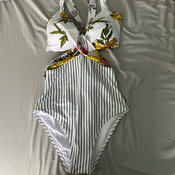 Cupshe Other - One Piece Swimsuit